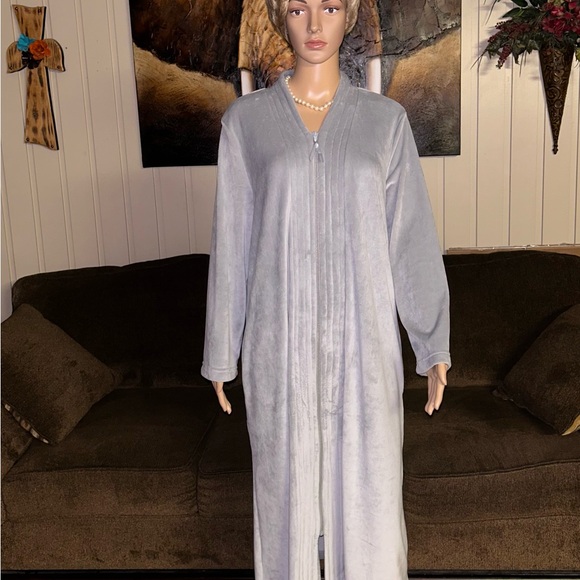 Adonna Sleepwear • Gray • Plush • Robe • Size Medium - Picture 2 of 16